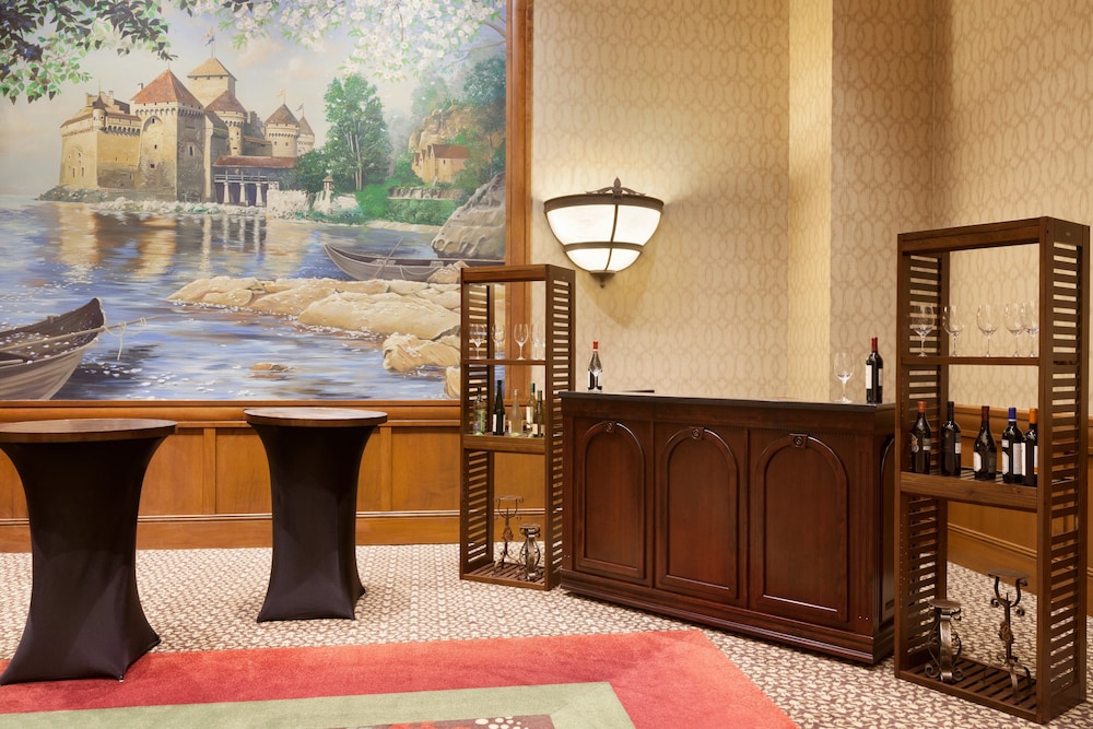 Chateau On the Lake Resort Spa And Convention Centre 33/66