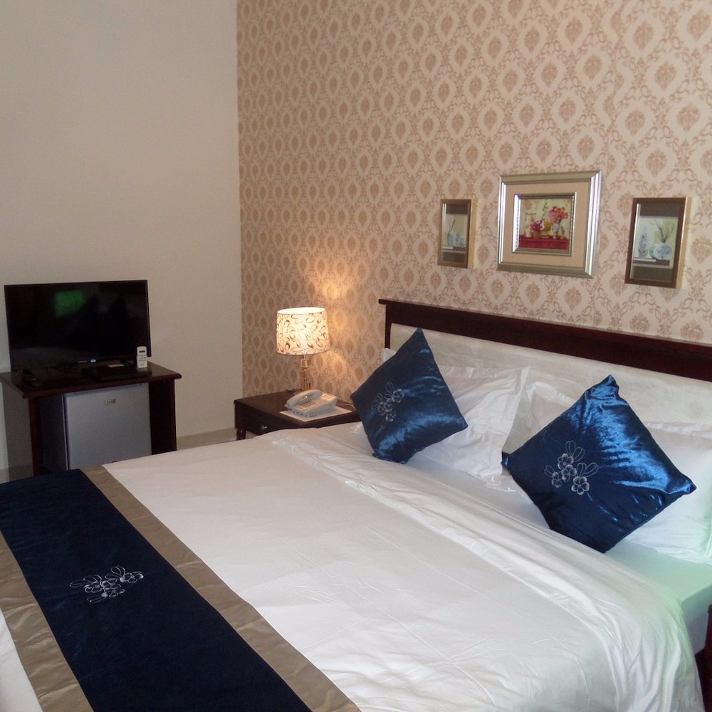 Rightgate Hotel & Suites 6/30