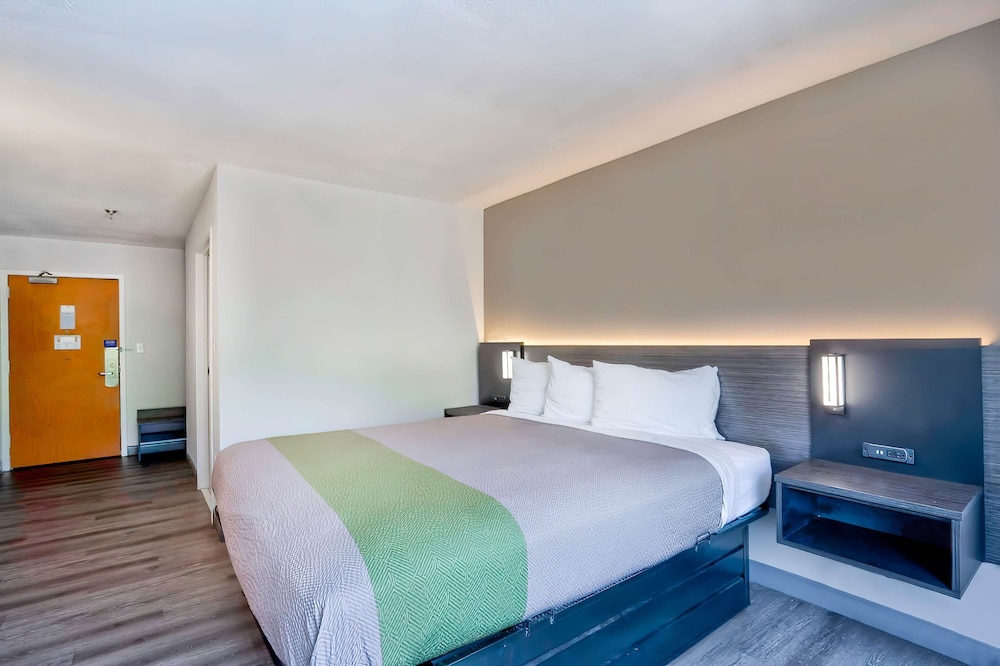 STANDARD, KING BED