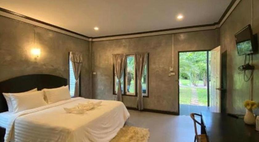 V Valley Resort 5/55
