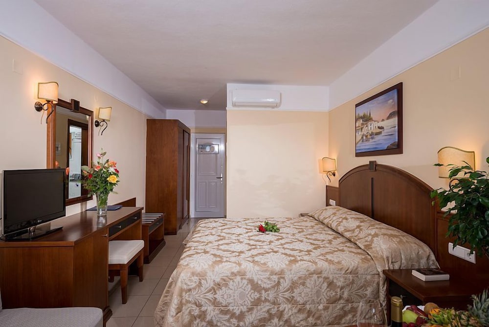 Vantaris Luxury Beach Resort 13/42