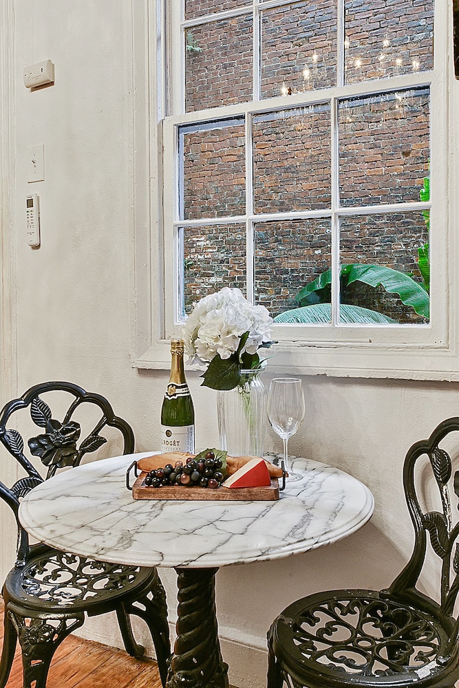 French Quarter Mansion 39/50