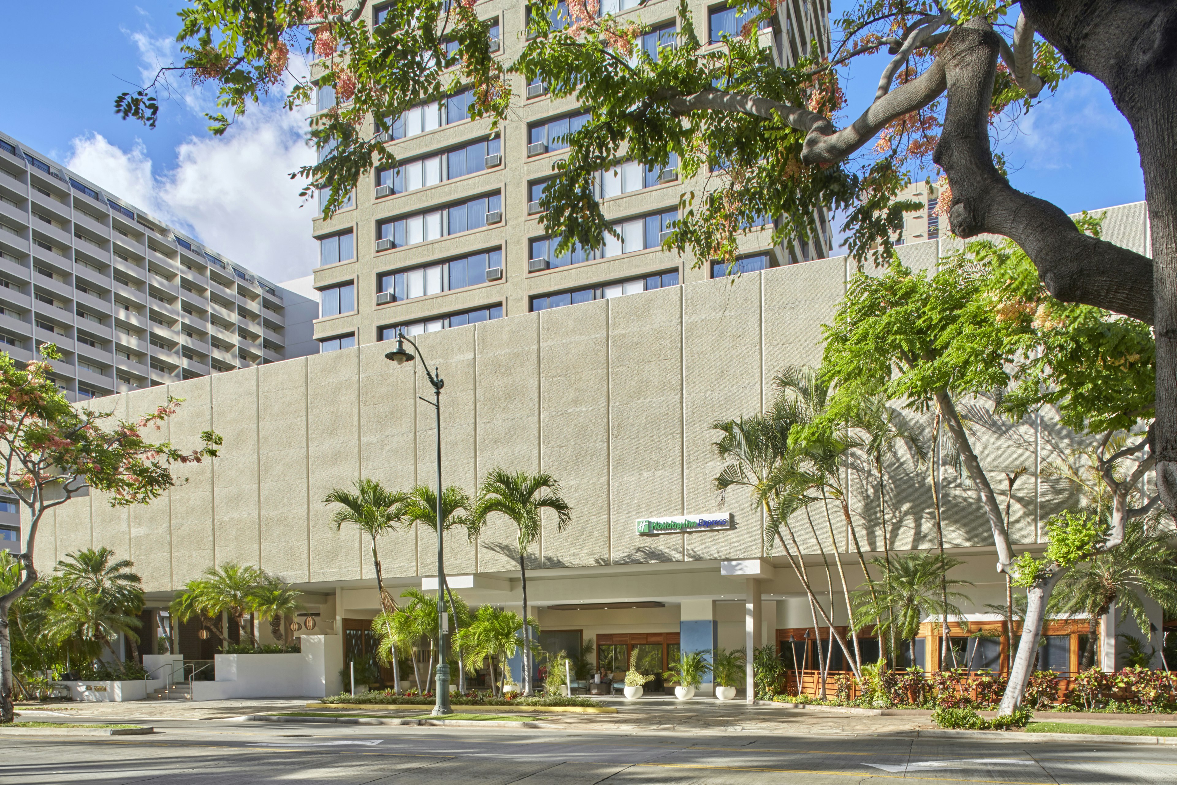Holiday Inn Express Waikiki 65/77