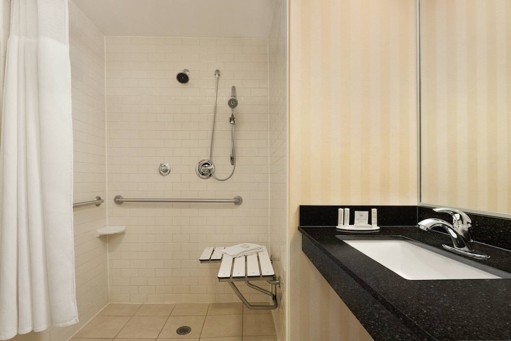 Fairfield Inn And Suites Tupelo 11/44