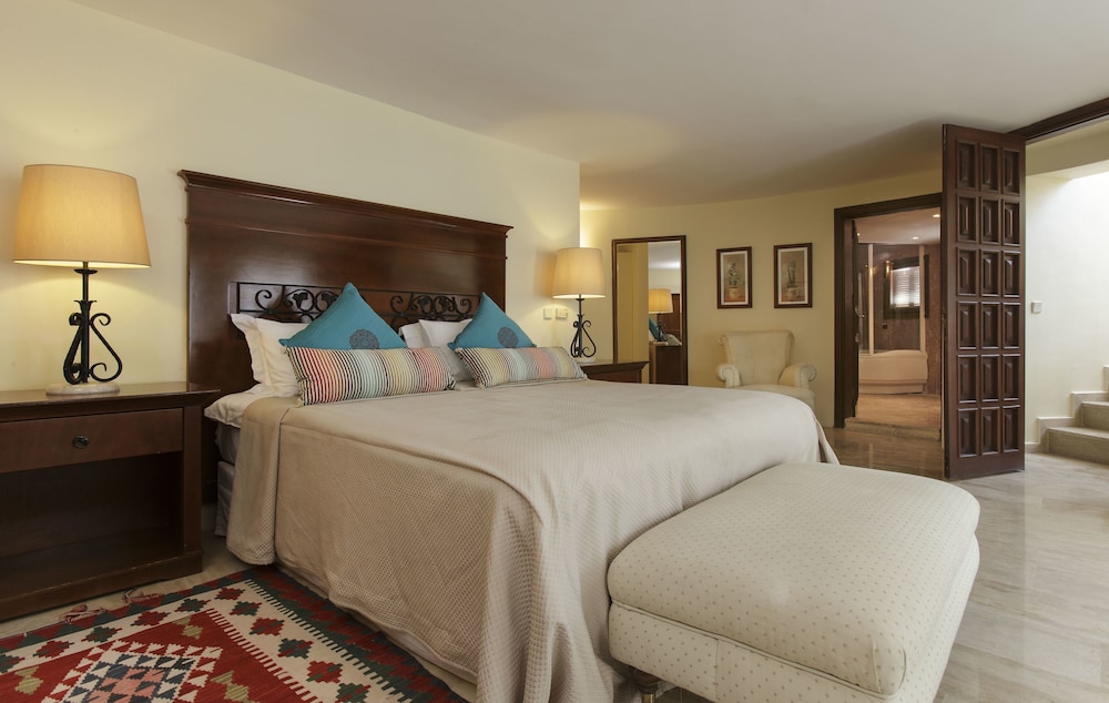 PRESIDENTIAL, SUITE