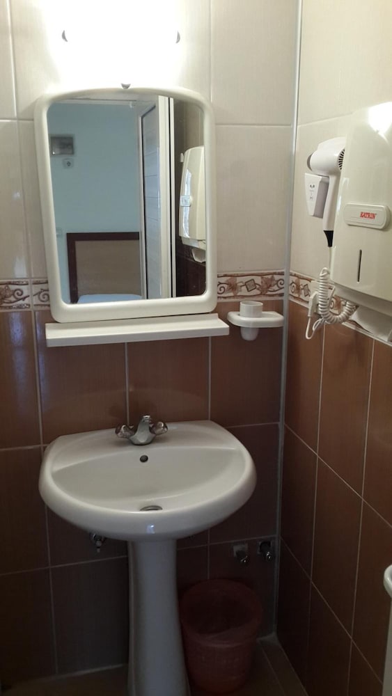 Caner Hotel 37/38