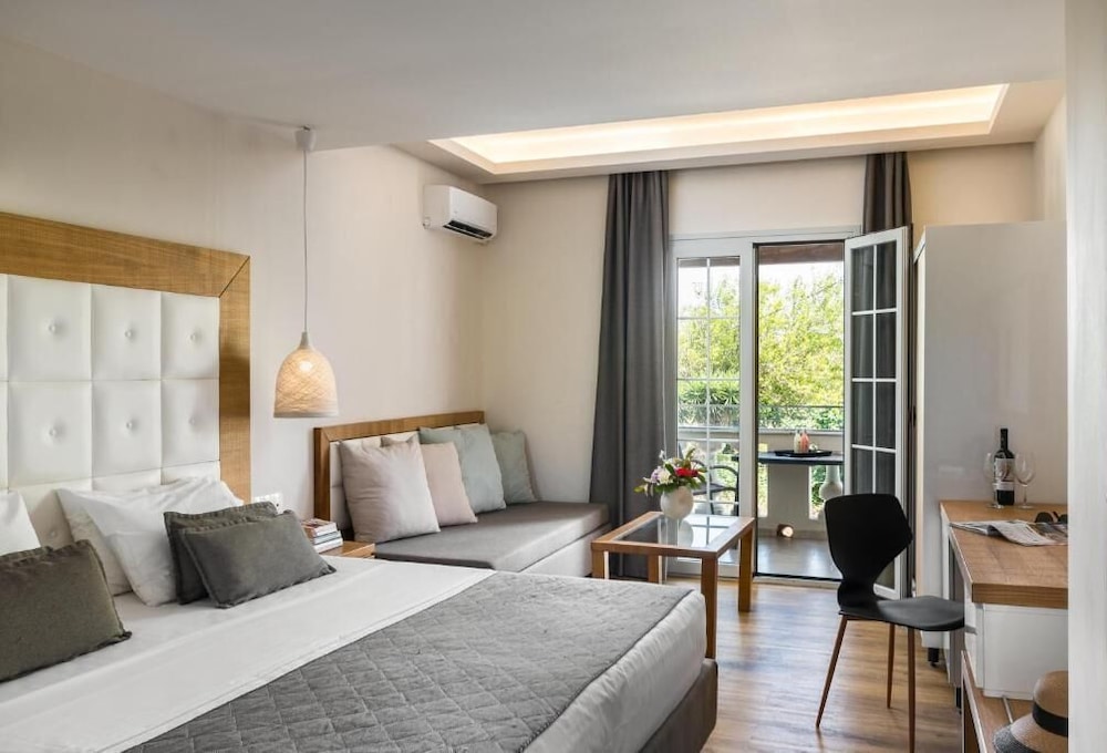 PREMIUM, KING BED, GARDEN VIEW, SOFA
