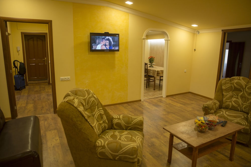 Your Hostel 18/33