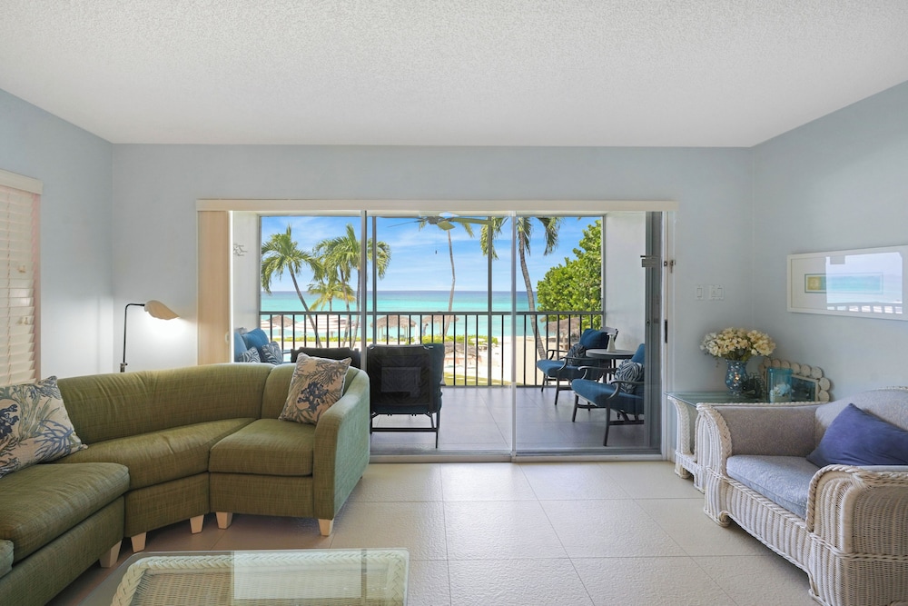 Aqua Bay Club Luxury Condos 19/50