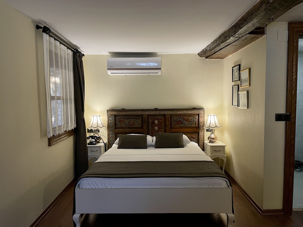 Urla Tas Konak Otel 10/50