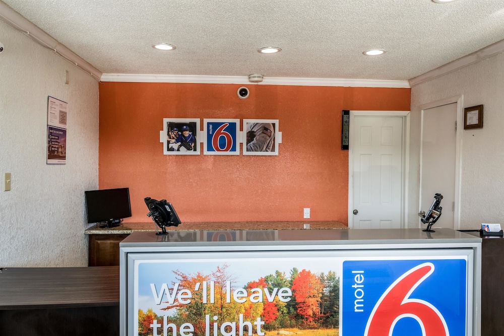 Lobby at Motel6 Florence, KY - Cincinnati Airport, FLORENCE - KY