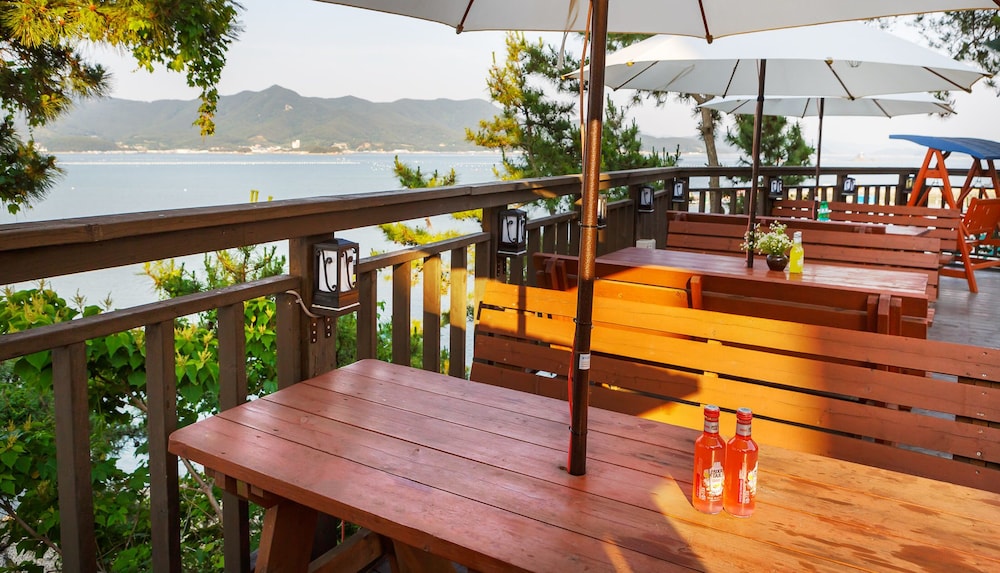 Tongyeong Honey Spa Pension 37/50