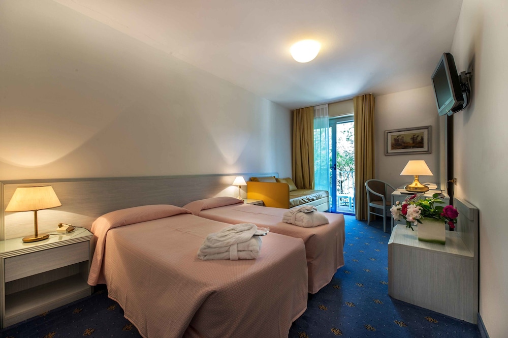 HOTEL MERIDIANUS 13/50
