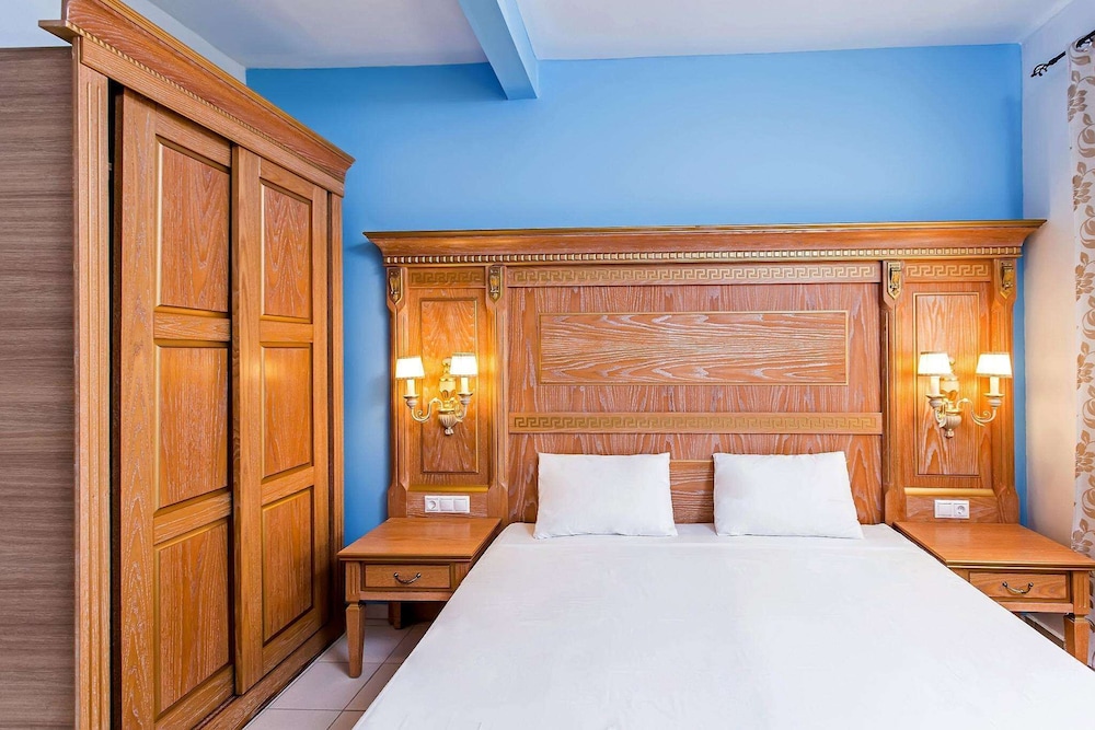Greek Pride Hotel 10/50