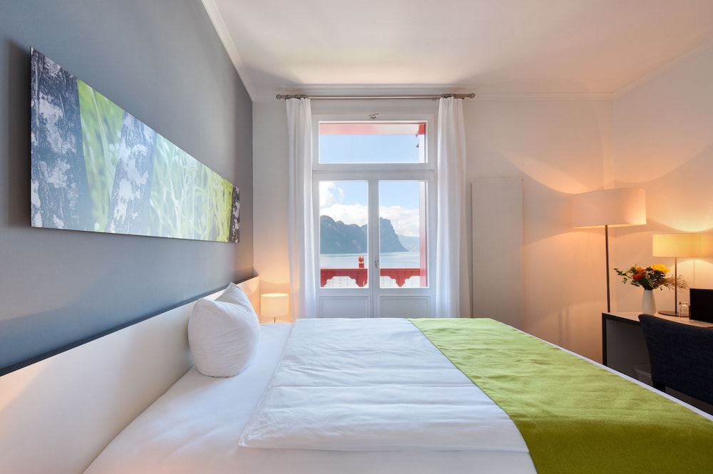 COMFORT, DOUBLE BED, LAKE VIEW