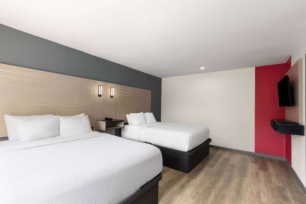 Ramada by Wyndham Studio Suites Dothan 10/35