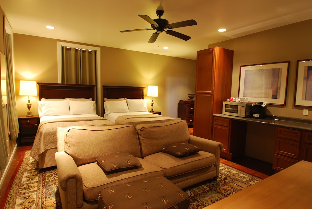 Grand Center Inn 7/37