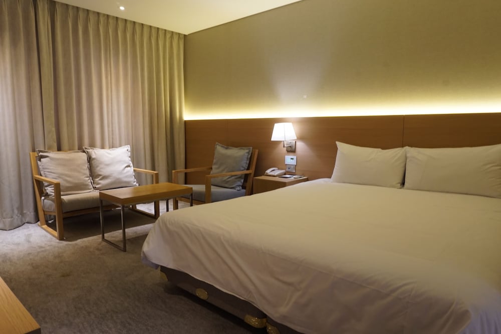 DELUXE, DOUBLE BED