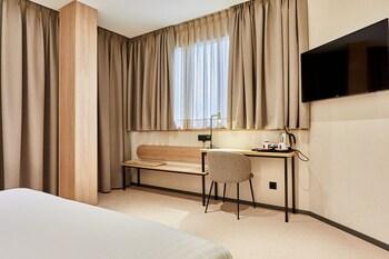 Silk, Club, Deluxe, Single, King Bed، Silken Ciudad Gijon 2/2