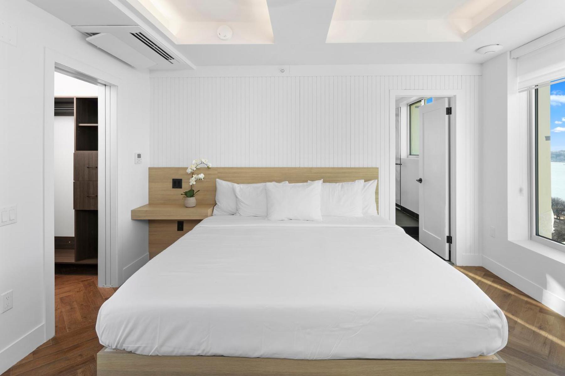 Penthouse Suite, River View, Balcony