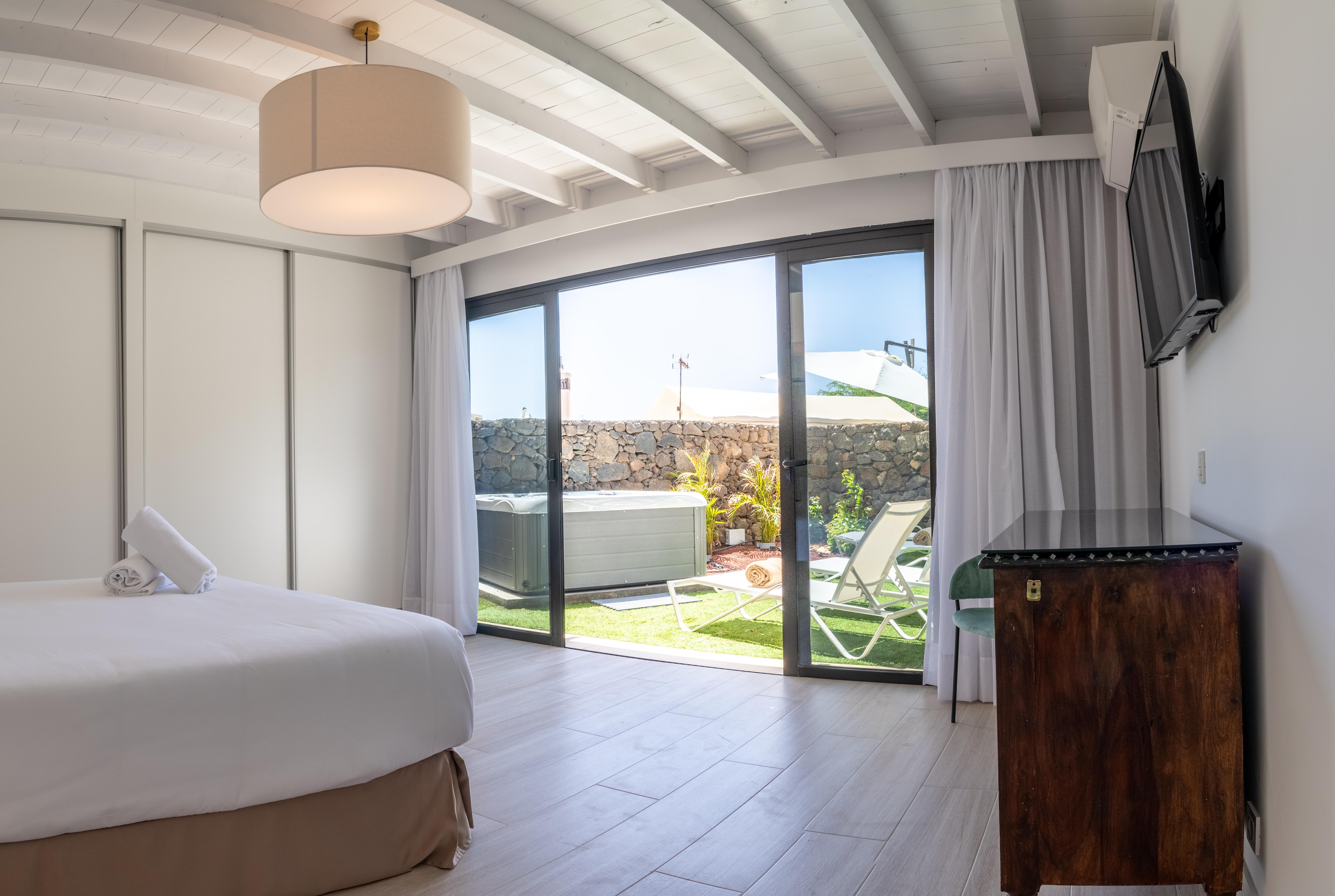 2 Rooms, House, Country View