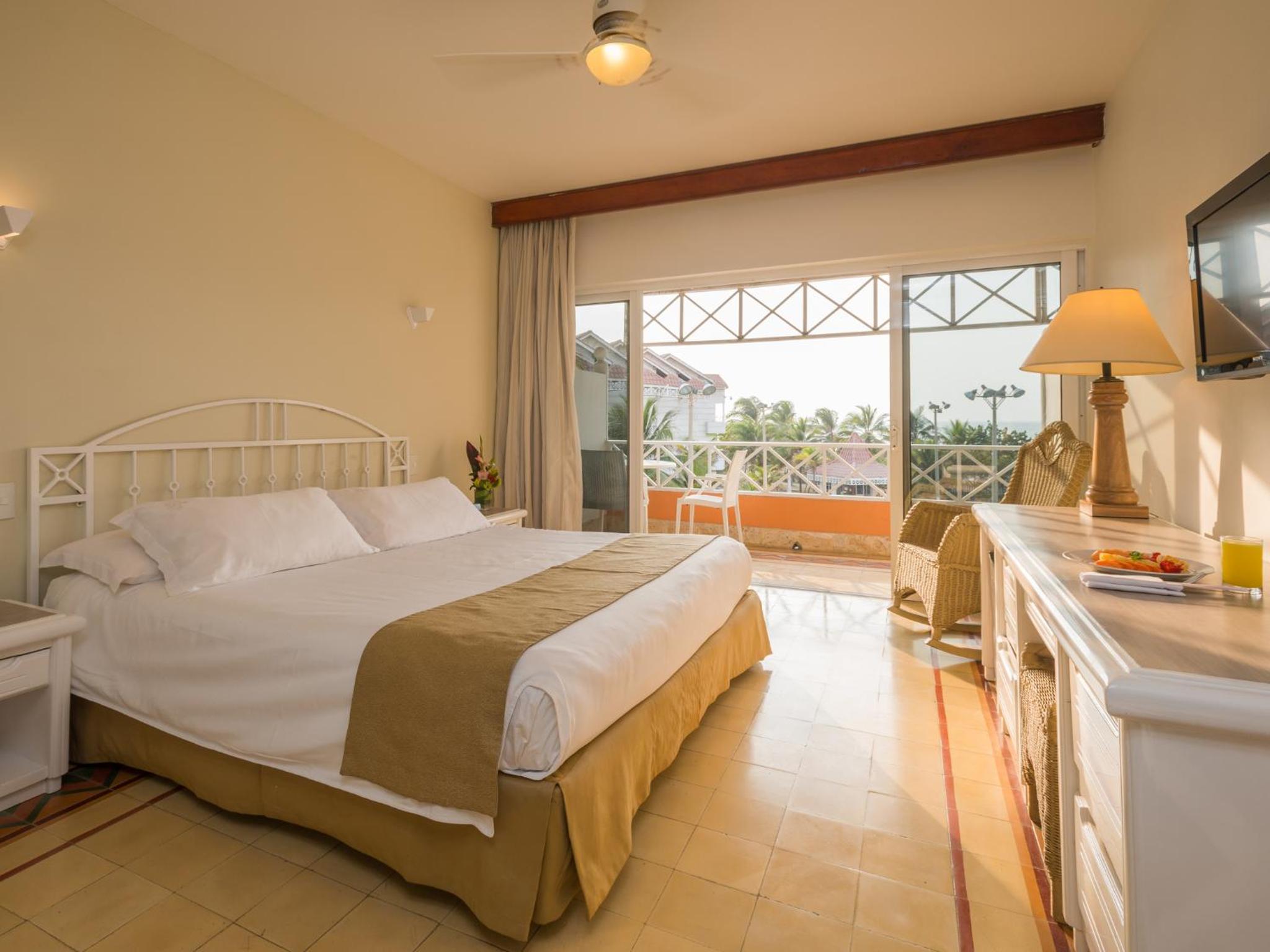 Superior, 2 Queen Beds, Las Americas Casa de Playa 3/9