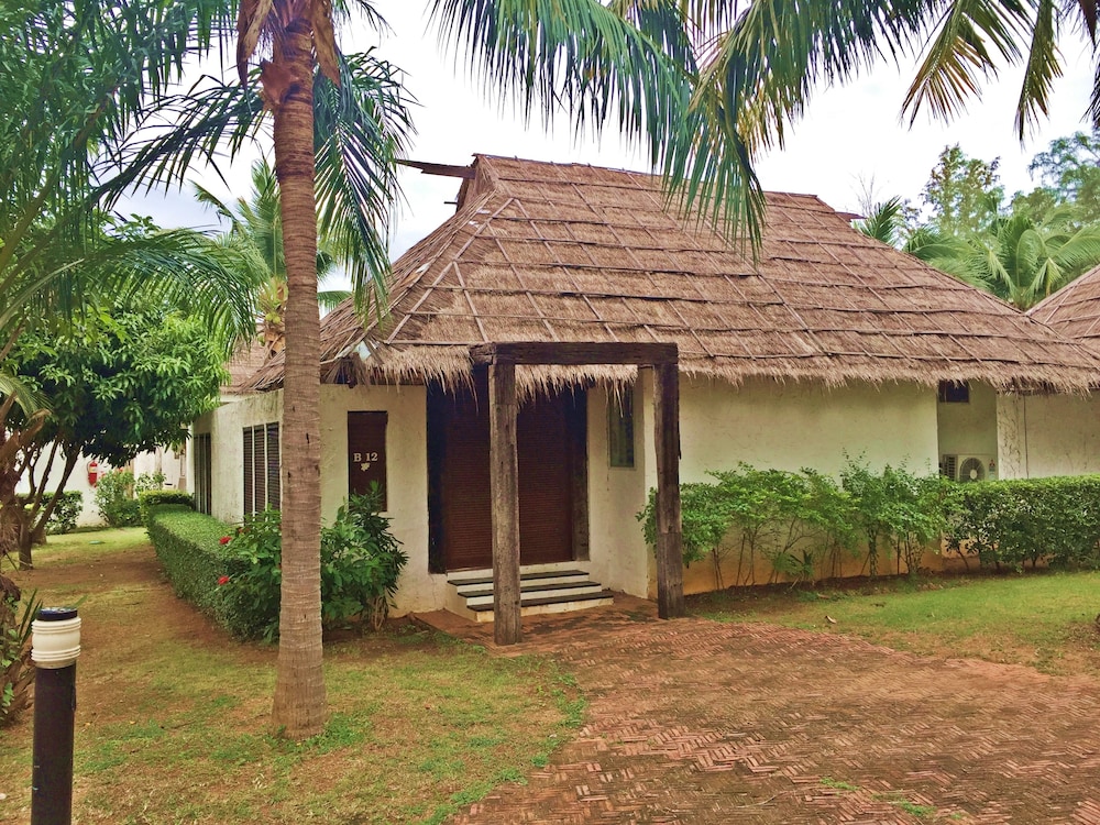 Lawana Escape Beach Resort 36/50