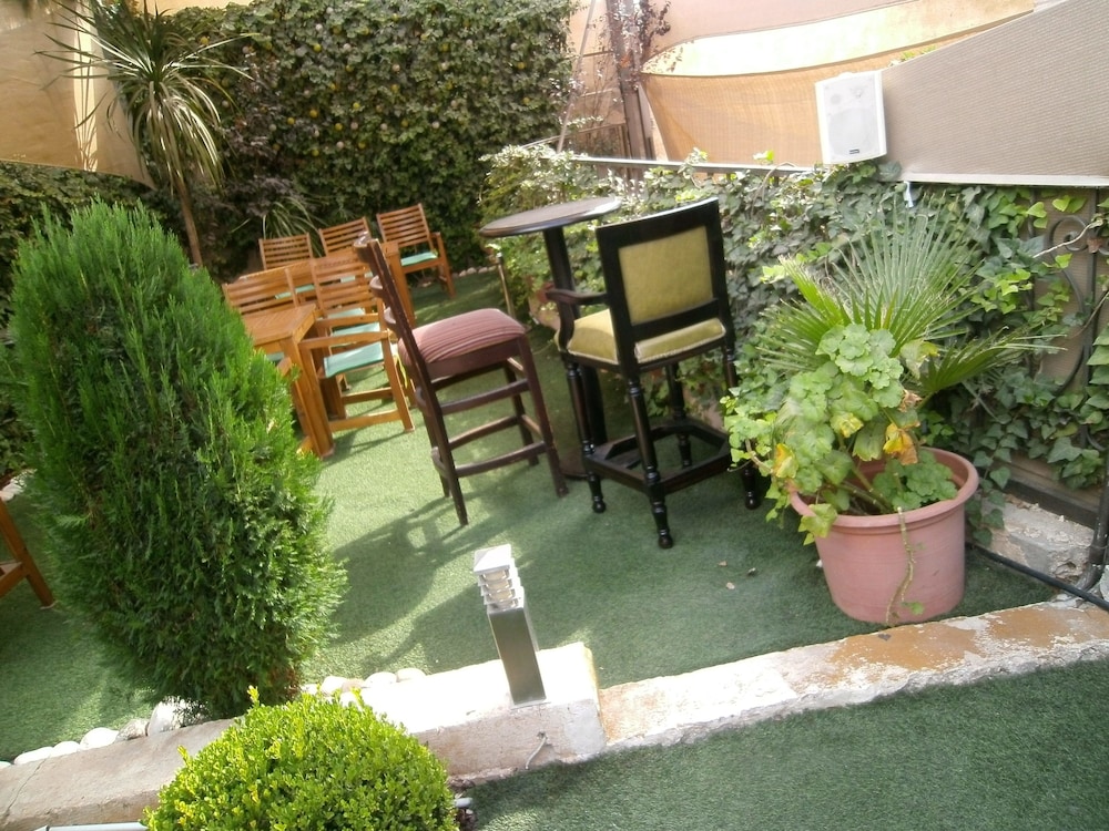 THE CONROY BOUTIQUE HOTEL 36/38