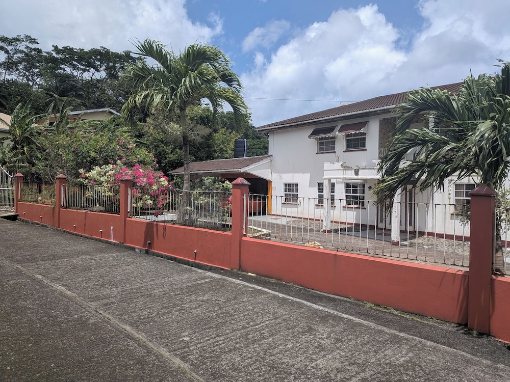 Rnm The Clubhouse Grenada 37/50