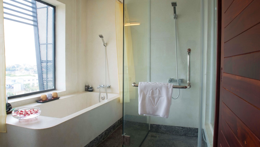 Almond Bassac River Hotel 46/49