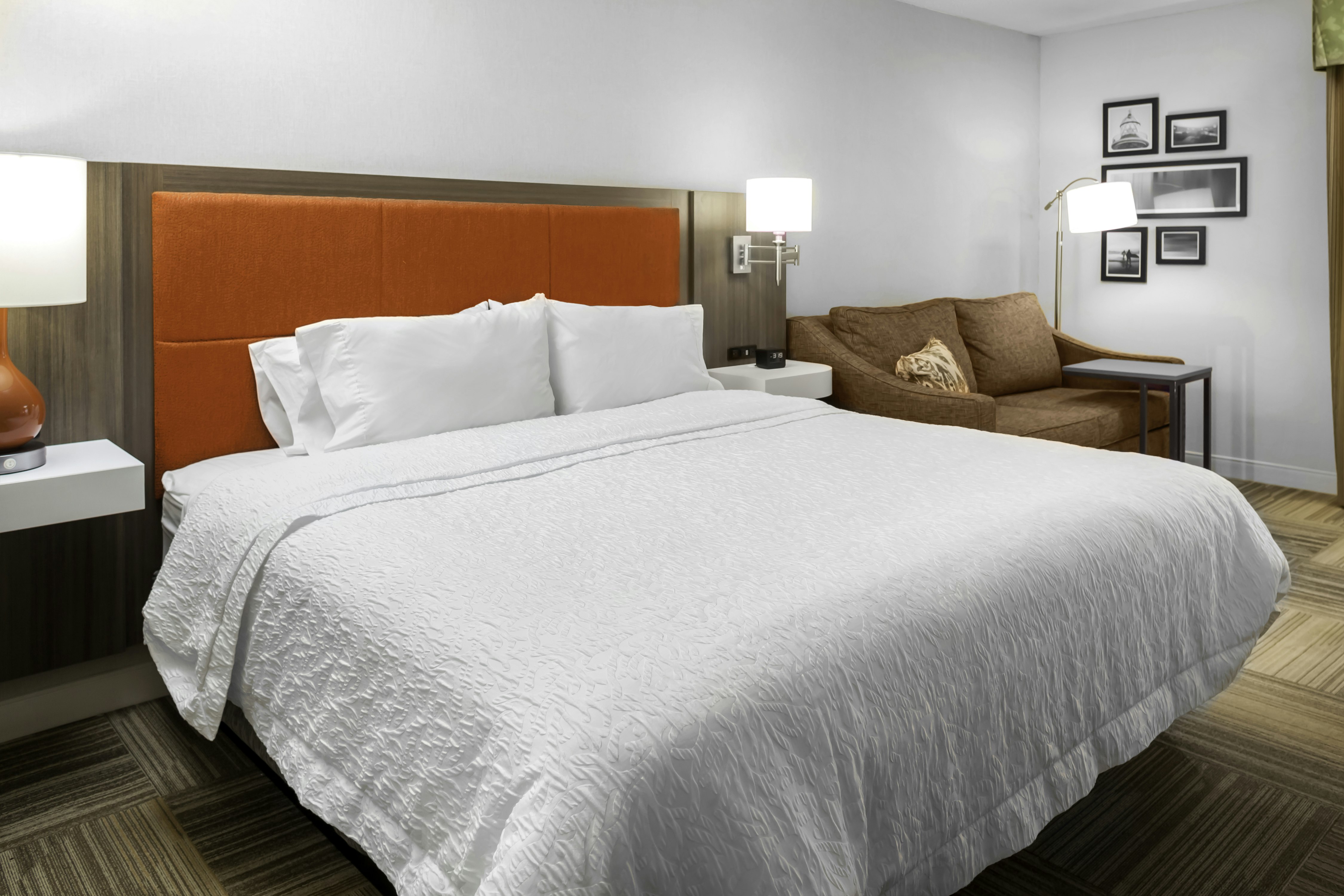 غرفة بسرير كينج مع أريكة، Hampton Inn Miami Dadeland 2/3