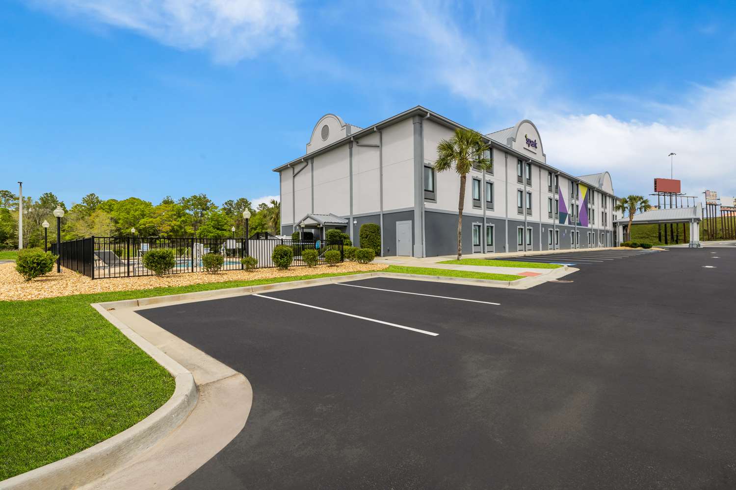 Spark by Hilton Tifton 19/21