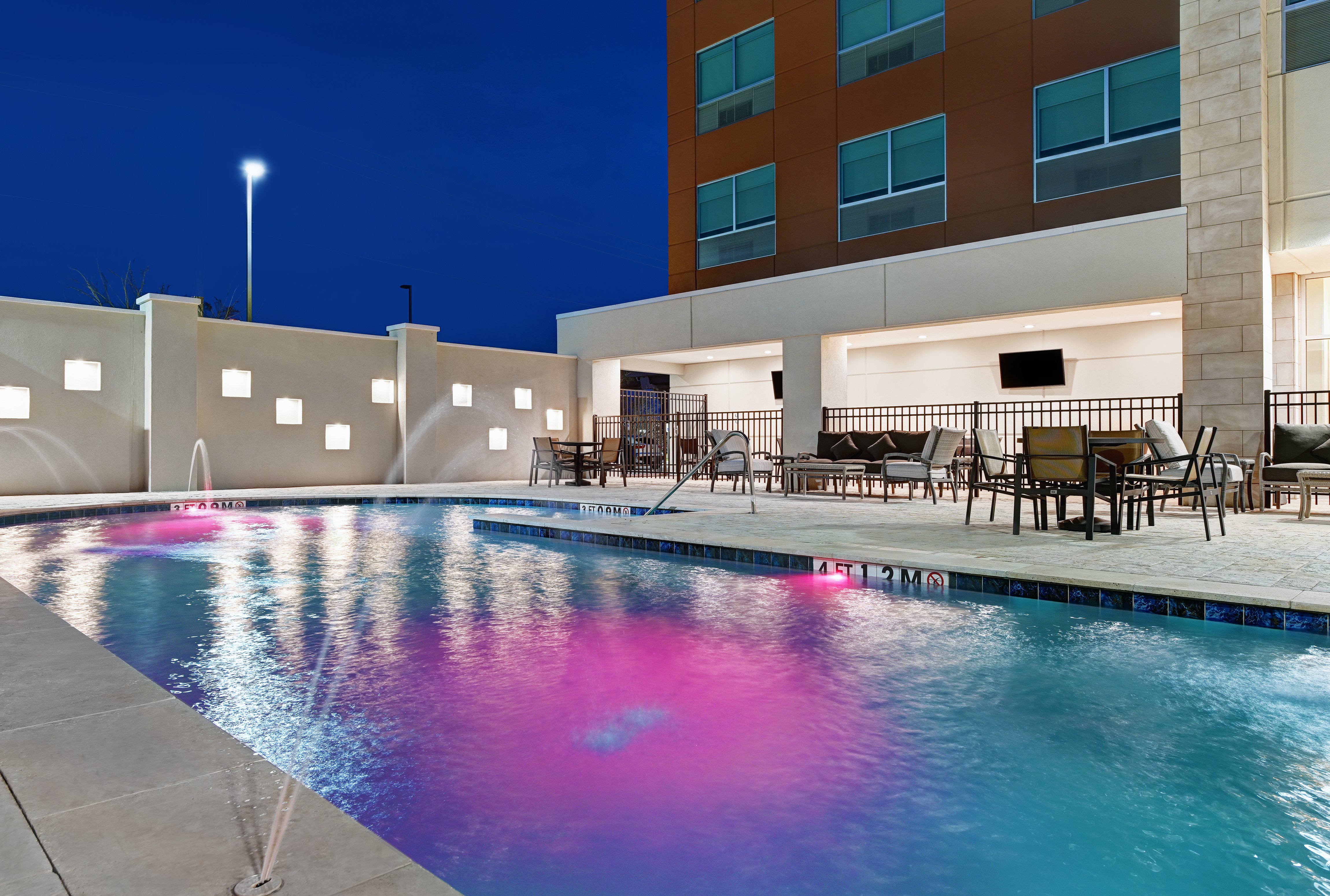 Holiday Inn Express Suites Houston W Memorial City Area 39/39