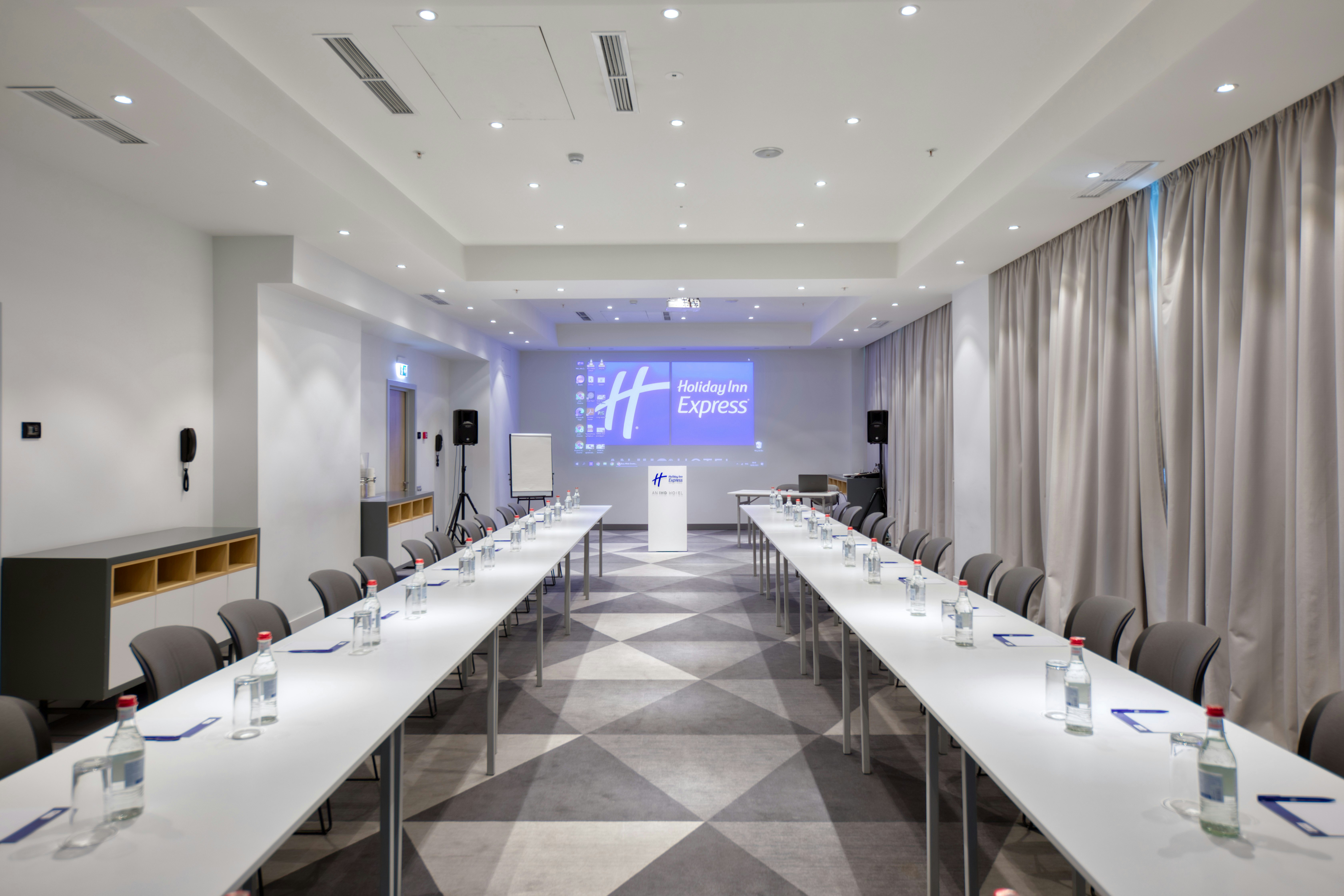 Holiday Inn Express Yerevan 71/81
