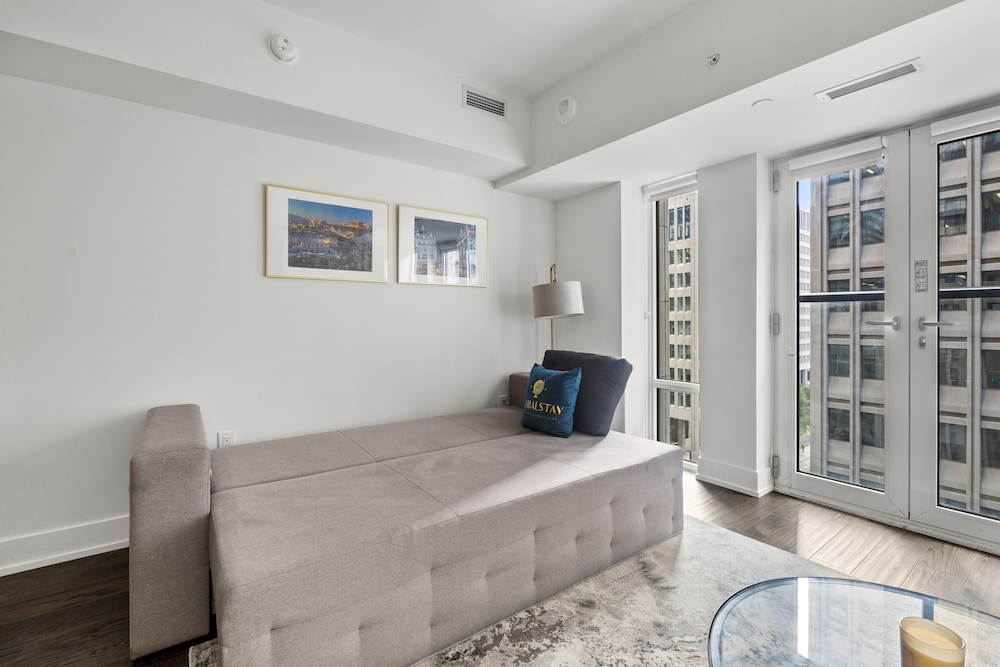 The Britt Condos in Downtown Toronto 15/35