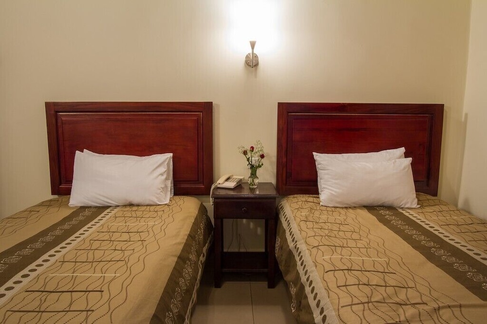 Ngolide Lodge 16/45