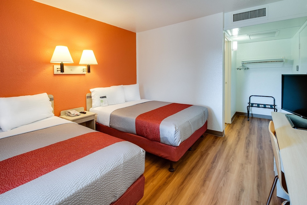 Motel6 Lenexa, KS - Kansas City Southwest 19/44