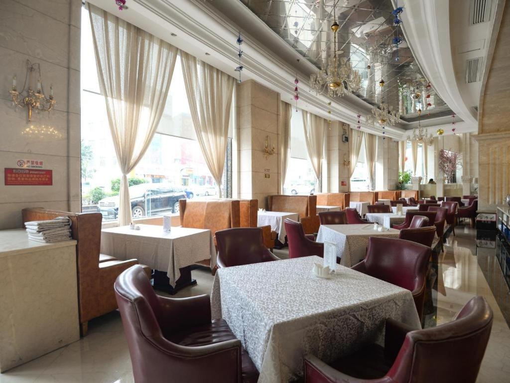 Regency Hotel 44/56