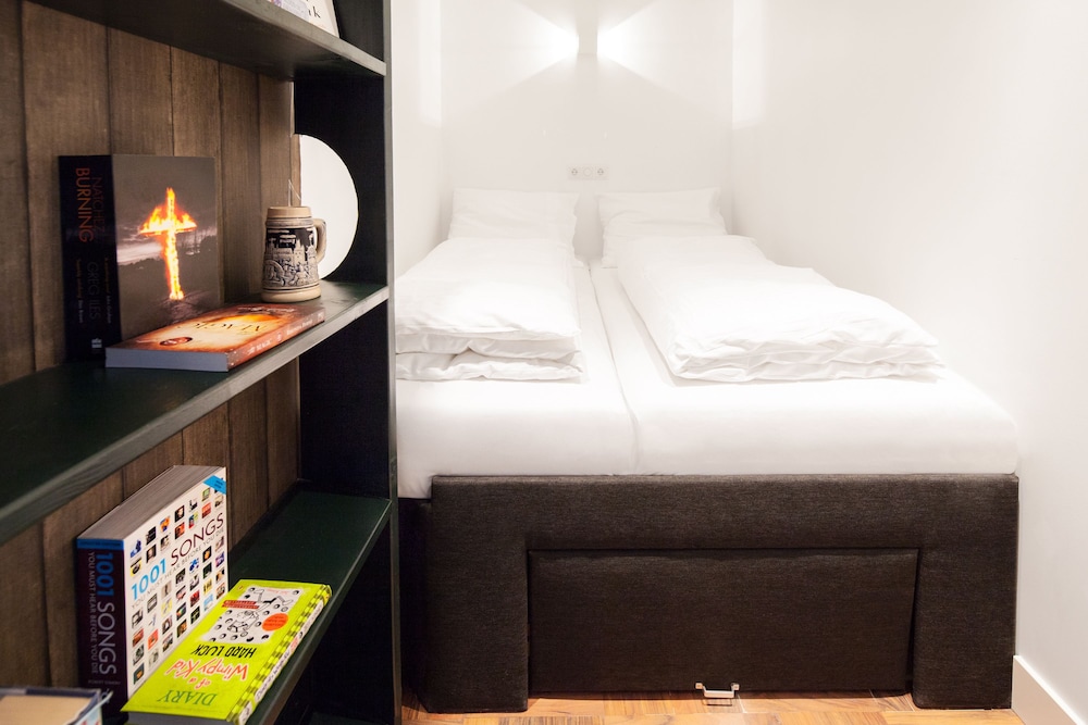 Hotel Not Hotel 23/77