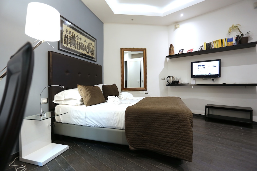 B&B Home 77 8/63