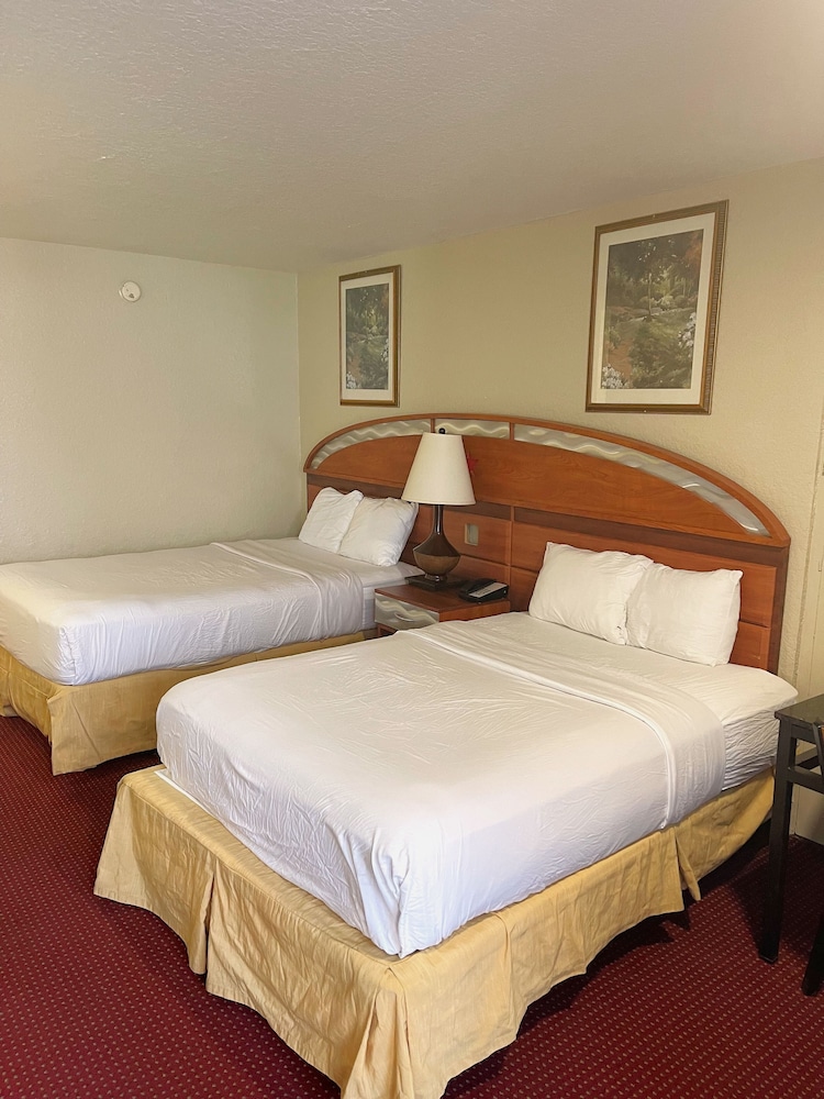 Howard Johnson by Wyndham Orlando/International Drive 8/34