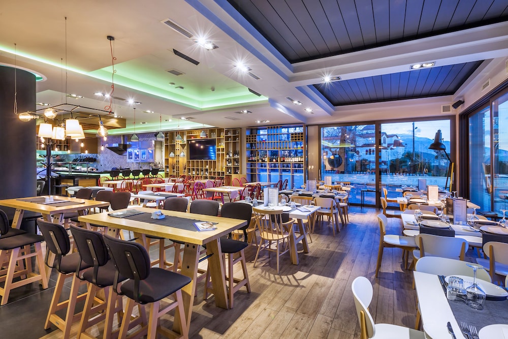 Porto Marine Hotel 45/64