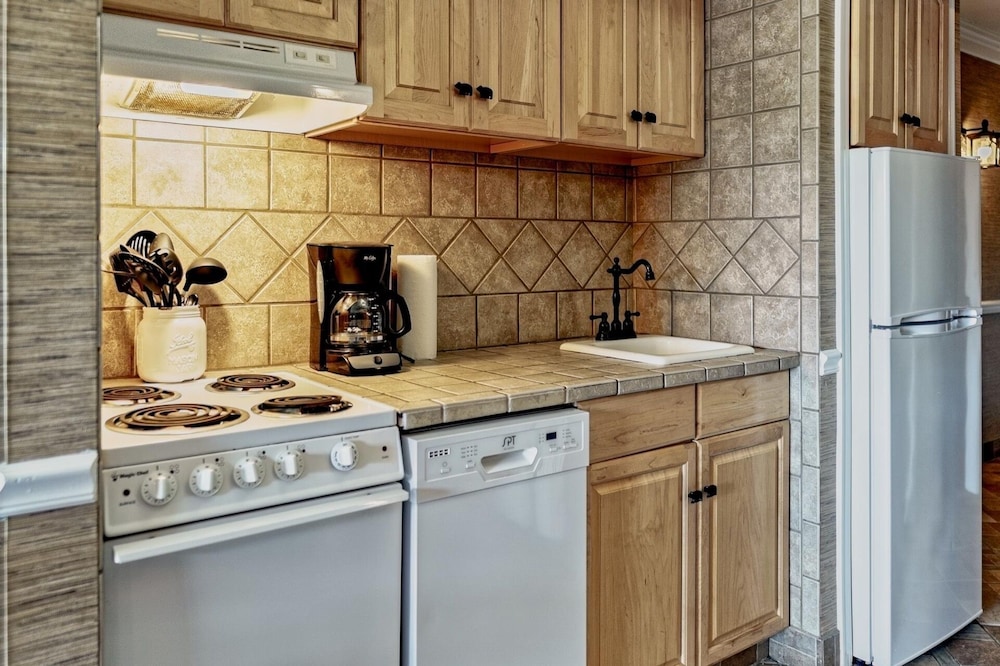 Olde Gatlinburg Rentals 49/50