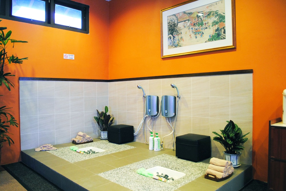 Nilai Springs Resort Hotel 10/57