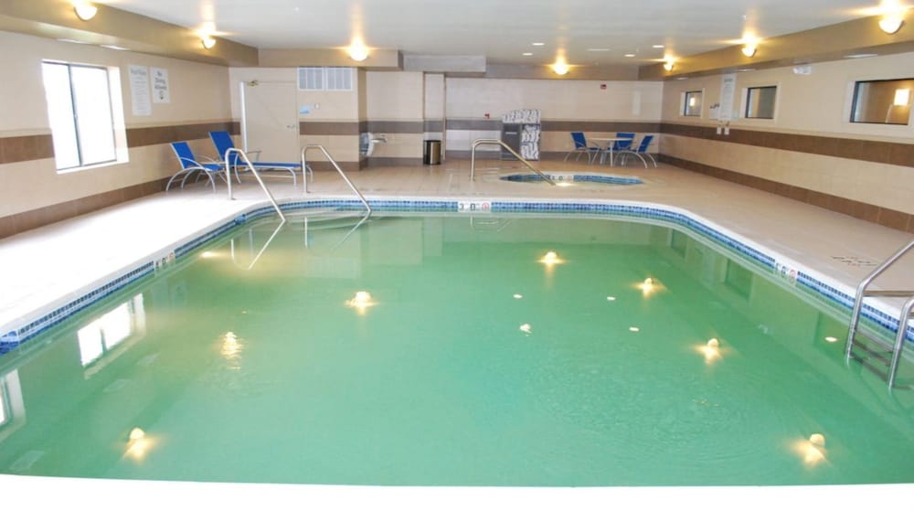 Holiday Inn Express Bloomington West 33/68