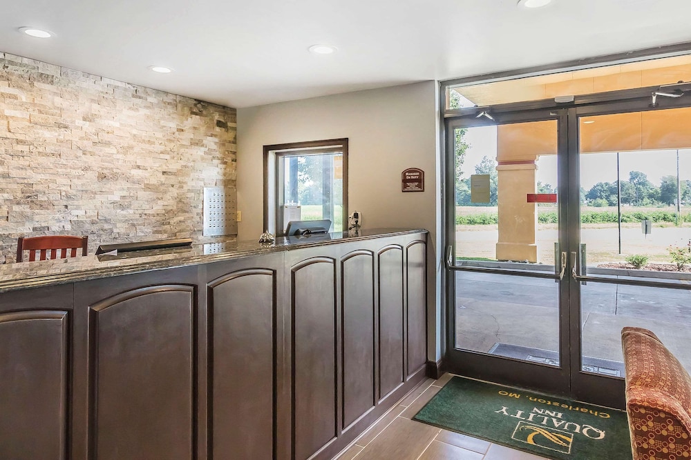 Quality Inn Charleston - Sikeston 10/36
