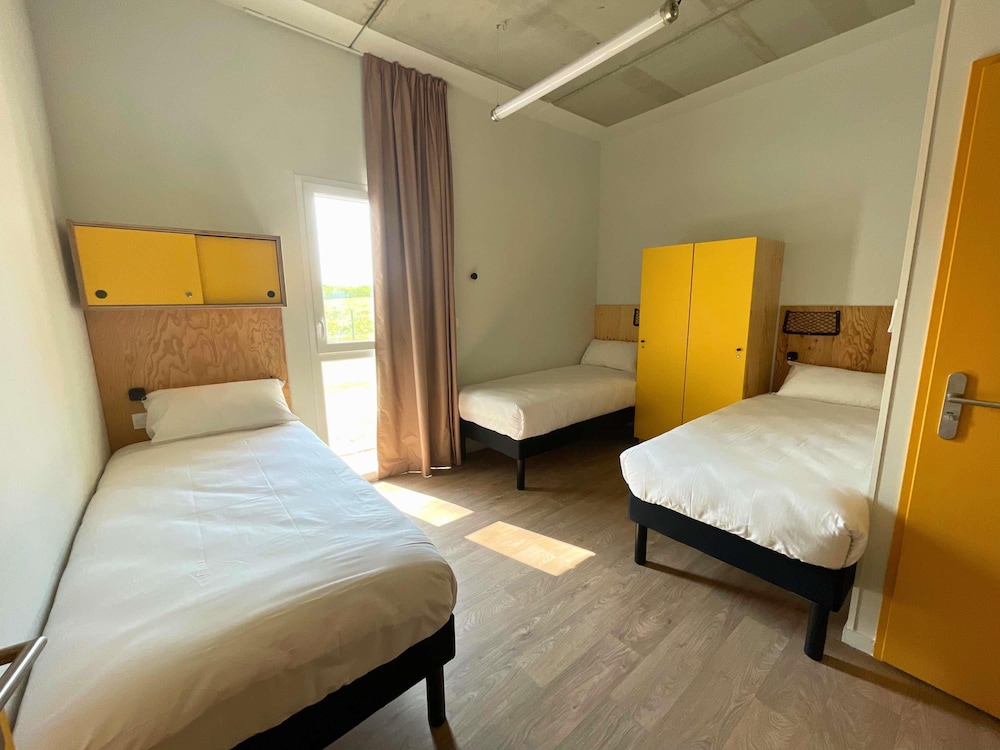 Room, 4 Beds