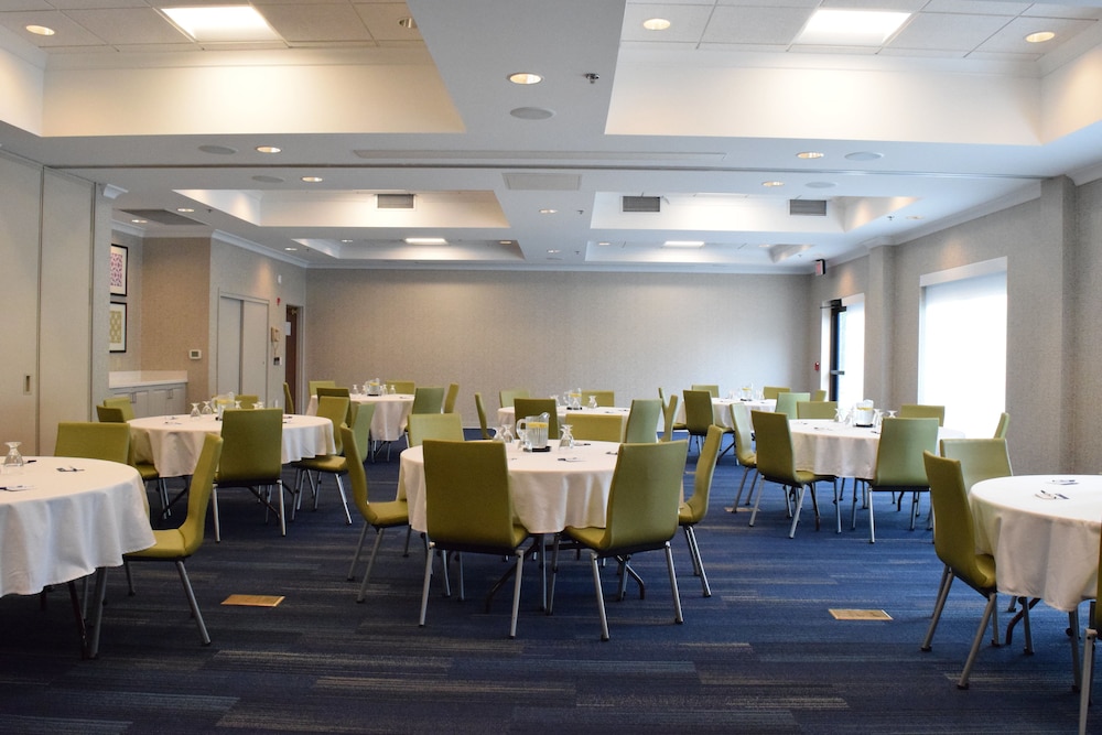 Holiday Inn Express & Suites Rochester Webster, an IHG Hotel 38/50