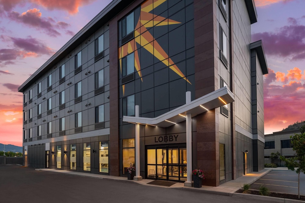 La Quinta Inn & Suites by Wyndham Kelowna BC 5/51