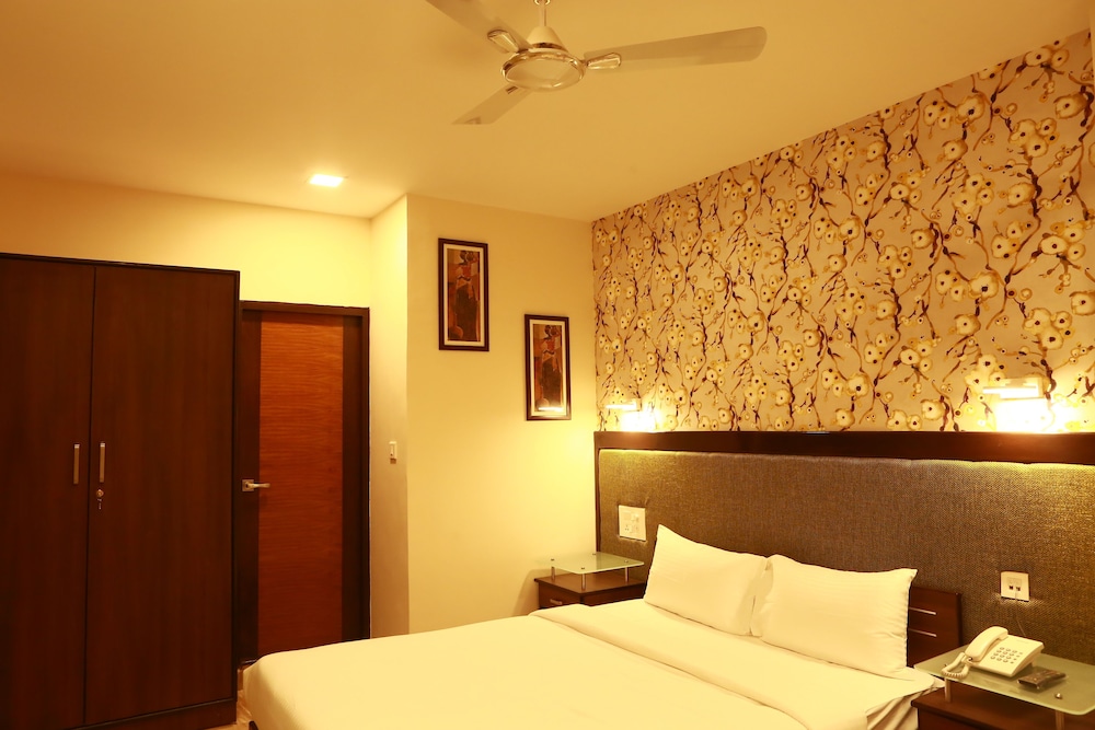 Breeze Suites Transit Hotel 24/34